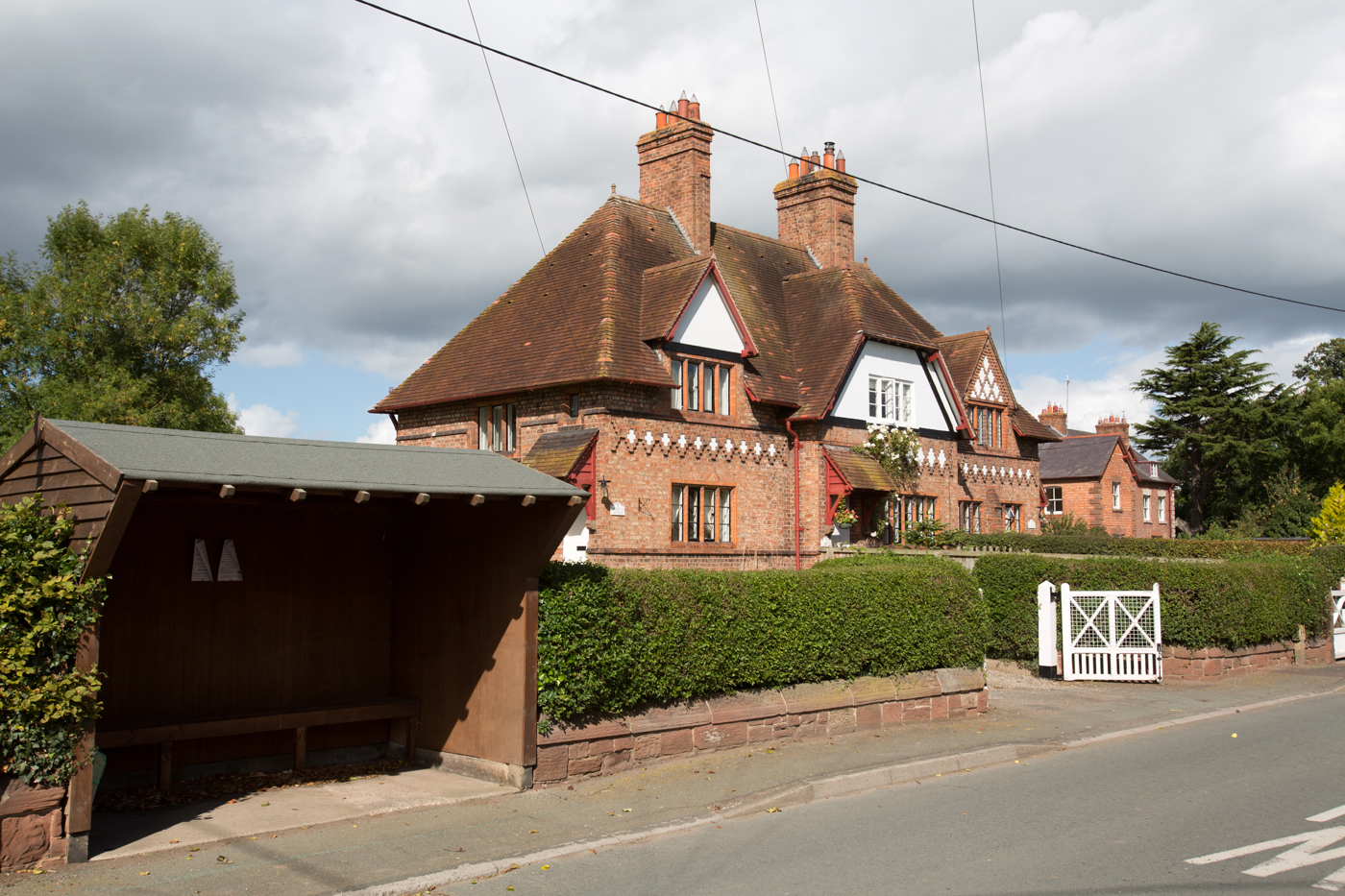Village of Saighton, Cheshire, England. Picturesque view of houses on Saighton’s, Saighton Lane. The majority of the properties in the village belong to the Duke of Westminster Estate.